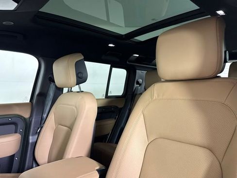 New 2026 Land Rover Defender 110 X-Dynamic SE image 31