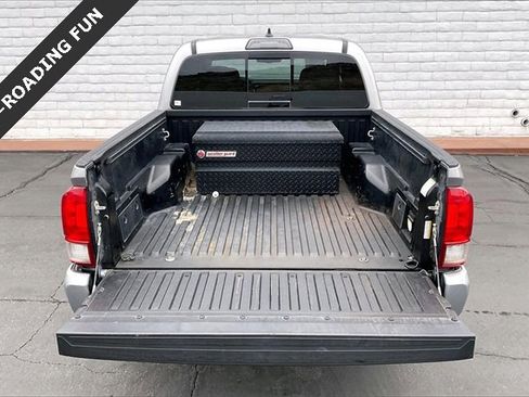 Used 2017 Toyota Tacoma TRD Sport image 34