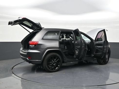 Used 2019 Jeep Grand Cherokee Altitude RWD image 28