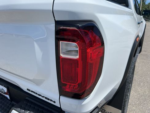New 2026 GMC Canyon Denali w/ LPO, Black Badging Package AWD/4WD image 11
