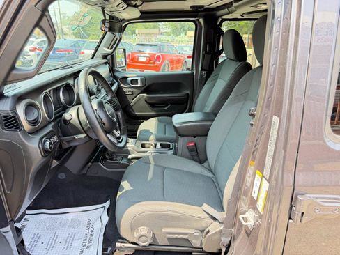 Used 2018 Jeep Wrangler Unlimited Sport S AWD/4WD image 12