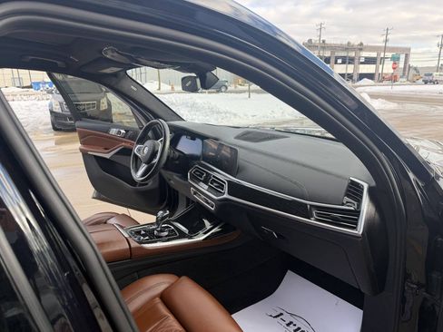 Used 2019 BMW X7 xDrive50i w/ M Sport Package image 18