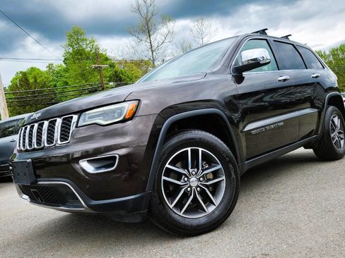 Used 2017 Jeep Grand Cherokee Limited w/ Luxury Group II image 3