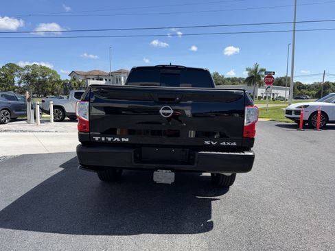 Used 2023 Nissan Titan SV w/ SV Convenience Package AWD/4WD image 4