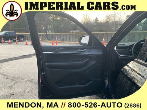 New 2025 Jeep Grand Cherokee Limited w/ Black Appearance Package image 18