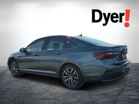 Used 2025 Volkswagen Jetta SE image 6