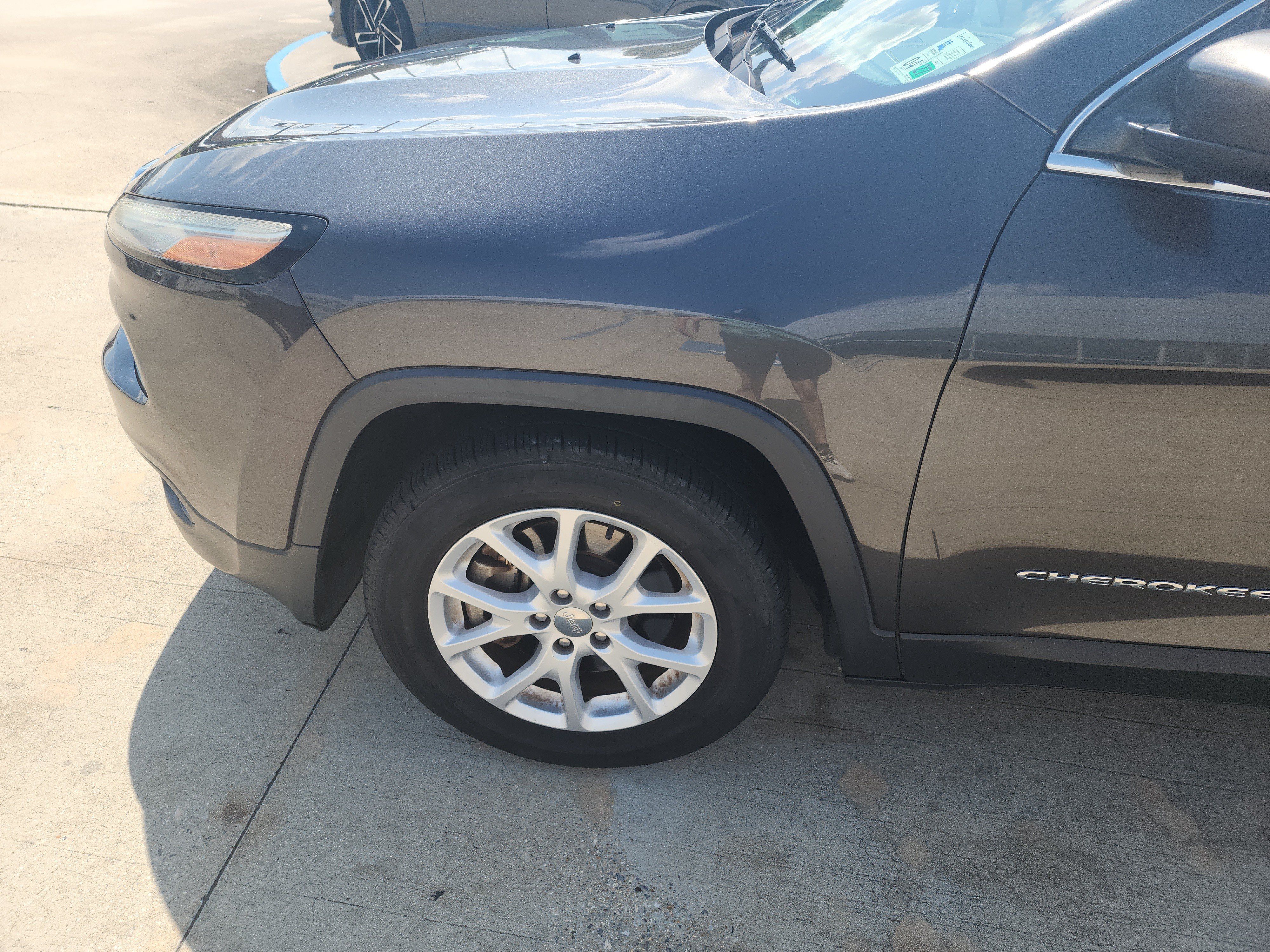 Used 2016 Jeep Cherokee Latitude w/ Comfort & Sound Group FWD image 18