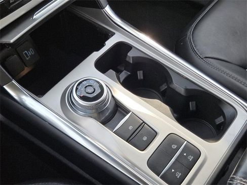 Used 2022 Ford Explorer XLT w/ Equipment Group 202A image 25