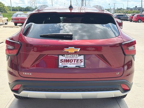 Used 2025 Chevrolet Trax LT w/ LT Convenience Package FWD image 7