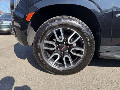 Used 2022 GMC Yukon XL AT4 image 9