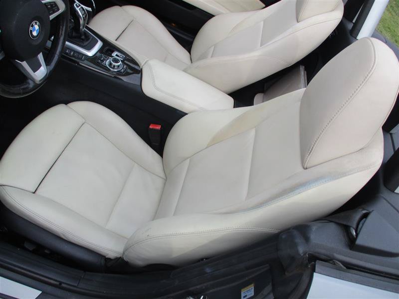 Used 2010 BMW Z4 sDrive35i RWD image 14
