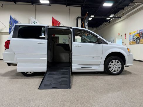 Used 2015 Dodge Grand Caravan SE w/ Quick Order Package 29E SE FWD image 44