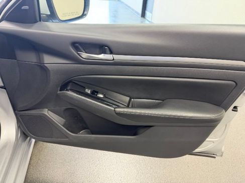 Used 2023 Nissan Altima 2.5 SV FWD image 30