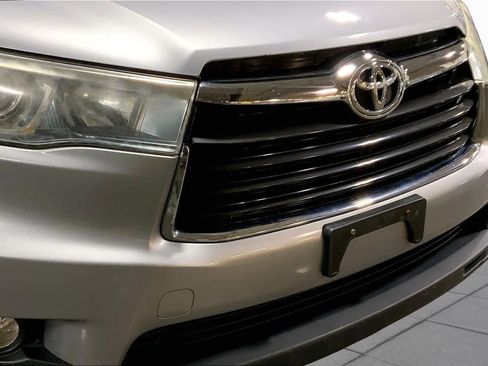 Used 2015 Toyota Highlander XLE AWD/4WD image 30