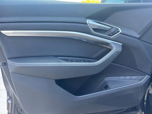 Used 2021 Audi e-tron Premium w/ Convenience Plus Package image 20