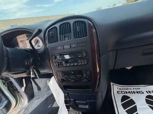 Used 2001 Chrysler Town & Country LXi image 15