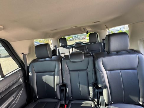 Used 2024 Ford Expedition XLT AWD/4WD image 16
