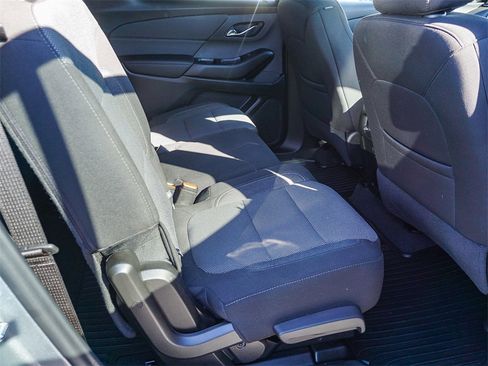 Used 2023 Chevrolet Traverse LT image 13