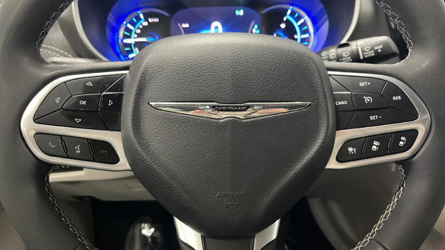 Used 2024 Chrysler Pacifica Limited FWD image 15