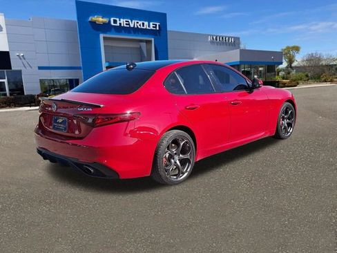 Used 2018 Alfa Romeo Giulia Ti Sport w/ Quick Order Package 22S Sport AWD/4WD image 23