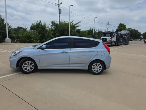 Used 2013 Hyundai Accent GS FWD image 5