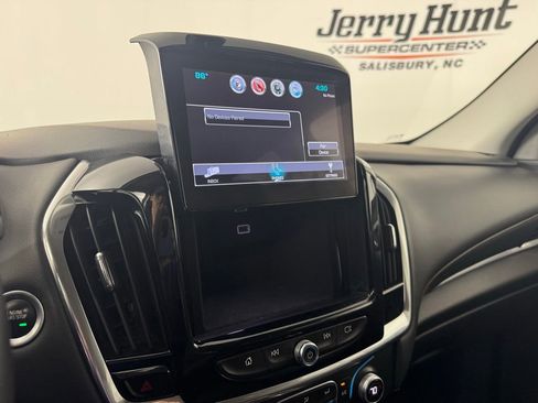 Used 2018 Chevrolet Traverse LT FWD image 18
