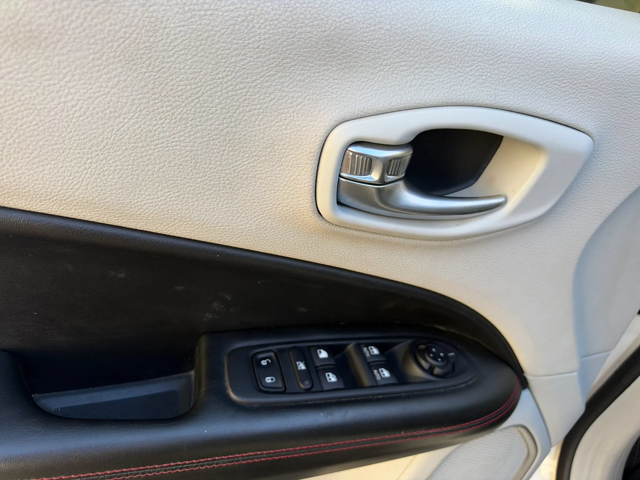 Used 2020 Jeep Compass Limited FWD image 27