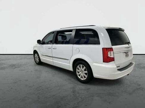 Used 2014 Chrysler Town & Country Touring FWD image 9