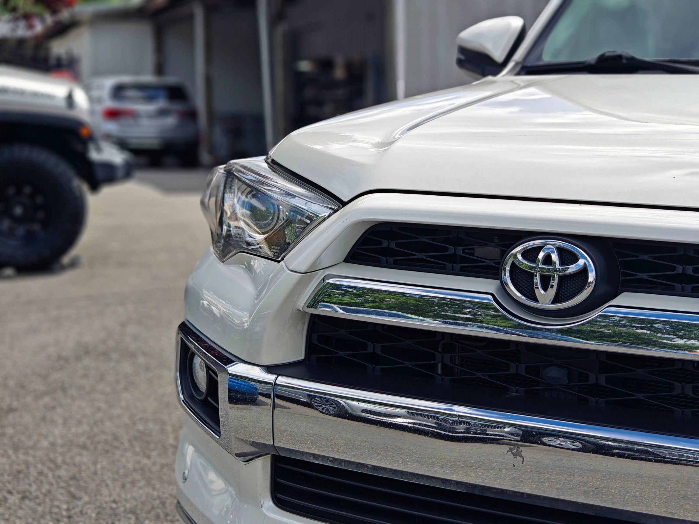 Used 2017 Toyota 4Runner Limited AWD/4WD image 4