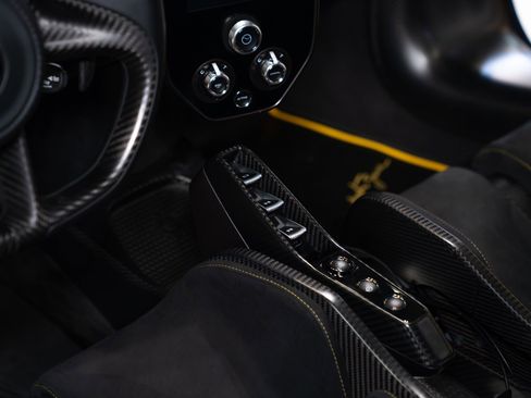 Used 2019 McLaren Senna RWD image 43