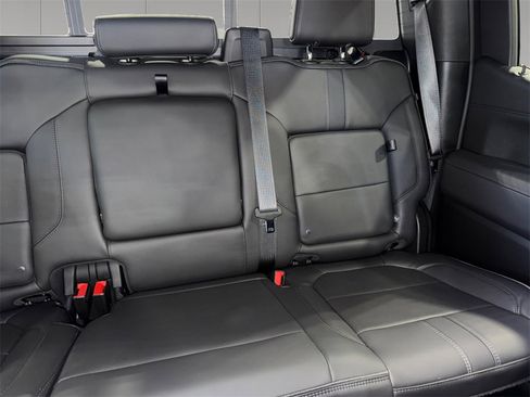 Used 2022 Chevrolet Silverado 1500 High Country image 18