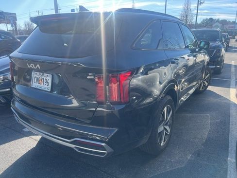 Certified 2023 Kia Sorento S w/ Panoramic Sunroof Package image 4