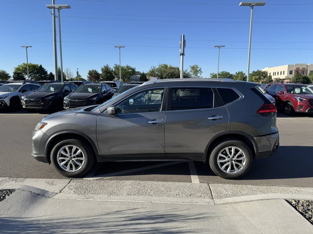 Used 2017 Nissan Rogue SV AWD/4WD image 4