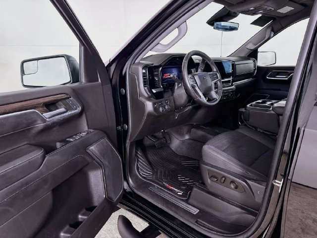 Used 2022 Chevrolet Silverado 1500 RST AWD/4WD image 3
