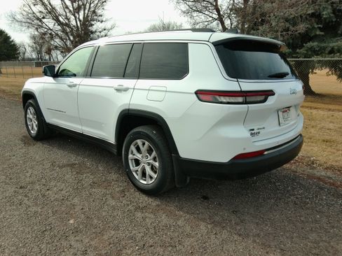 Used 2022 Jeep Grand Cherokee L Limited image 3