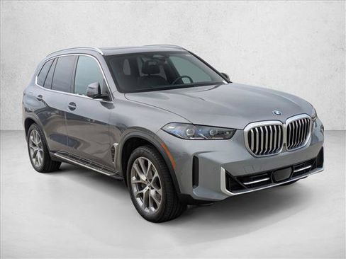 Used 2024 BMW X5 xDrive40i w/ Premium Package AWD/4WD image 3