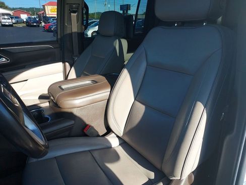 Used 2021 GMC Yukon XL SLT w/ SLT Premium Package AWD/4WD image 17