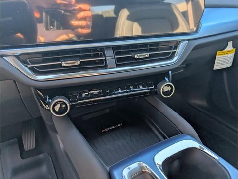 New 2026 Chevrolet Equinox EV LT image 22