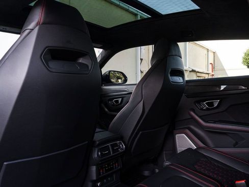 Used 2022 Lamborghini Urus image 19