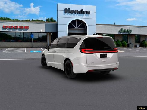 New 2026 Chrysler Pacifica Select image 5
