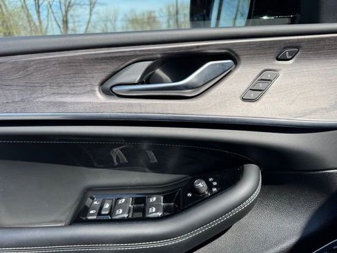 Used 2022 Jeep Grand Cherokee Overland w/ Adv Protech Group III image 19