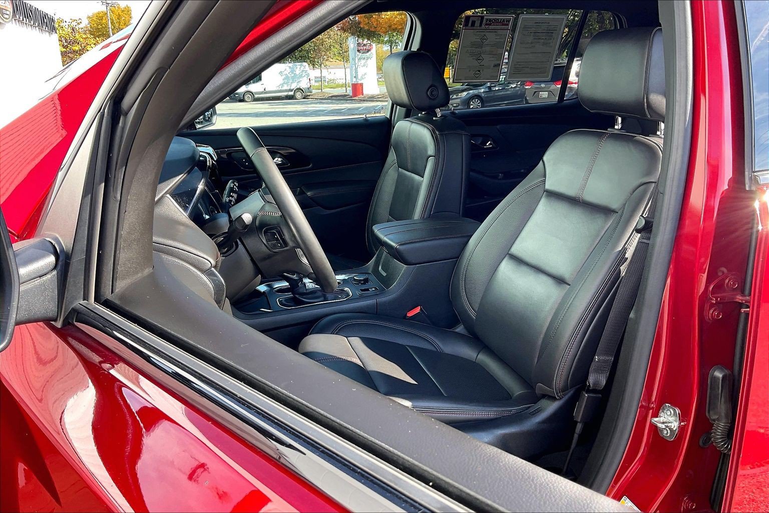 Used 2023 Chevrolet Traverse RS FWD image 29