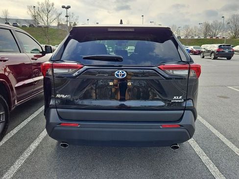 Used 2023 Toyota RAV4 XLE Premium image 7