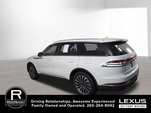 Used 2023 Lincoln Aviator Reserve w/ Elements Package Plus AWD/4WD image 11