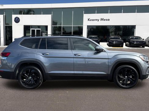 Used 2023 Volkswagen Atlas SE w/ Panoramic Sunroof Package image 3