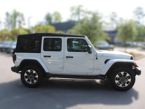 Used 2023 Jeep Wrangler Unlimited Sahara w/ LED Lighting Group AWD/4WD image 13