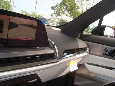 New 2026 Cadillac Vistiq Sport image 19