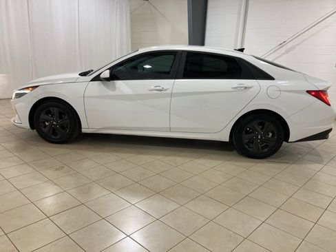Used 2022 Hyundai Elantra Blue image 2