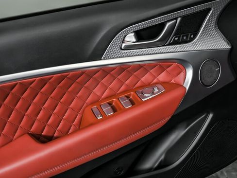 Used 2022 Genesis G70 3.3T Launch Edition image 17