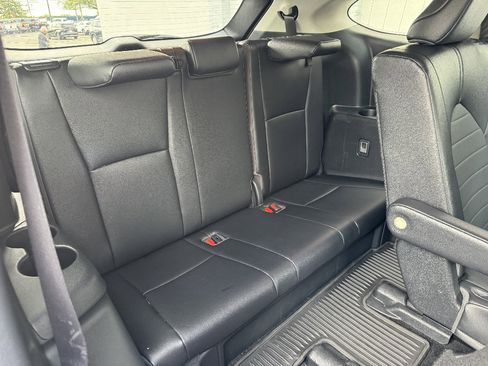 Used 2023 Toyota Highlander XLE AWD/4WD image 12